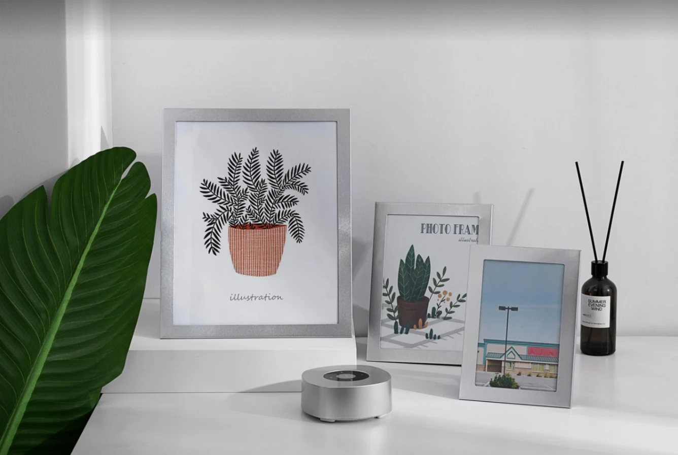 Metal photo frame