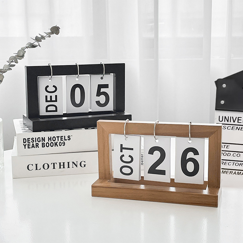 Wooden page-turning calendar