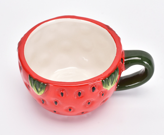 Strawberry-shaped ceramic mug 