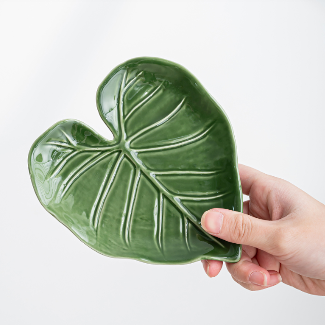 Ceramic leaf-shaped spoon holder
