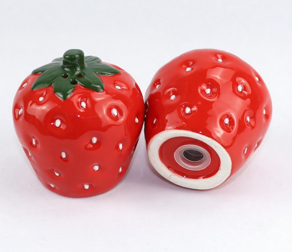 Ceramic strawberry-shaped salt and pepper bottle set