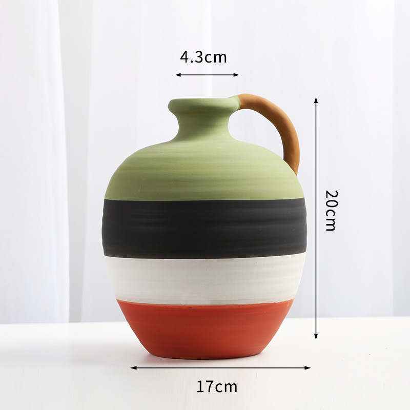 Hand-painted line ceramic vase