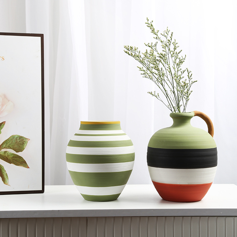 Hand-painted line ceramic vase