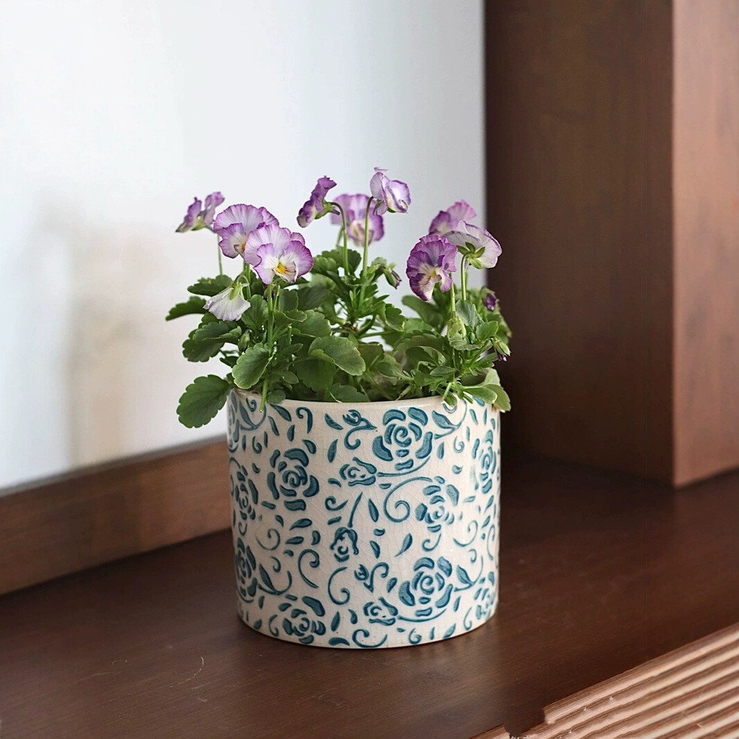 Blue and white porcelain flower pot