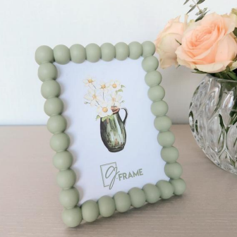 Plastic round beaded photo frame