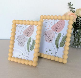 Plastic round beaded photo frame