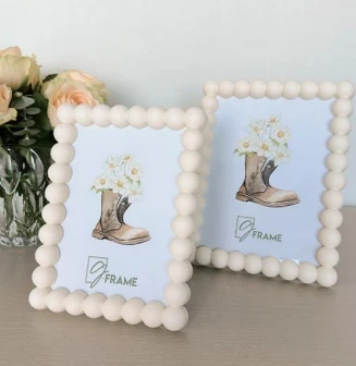 Plastic round beaded photo frame