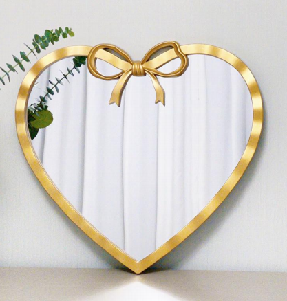 Plastic heart-shaped half-body mirror