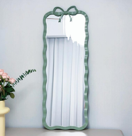 Plastic heart-shaped square full-length mirror