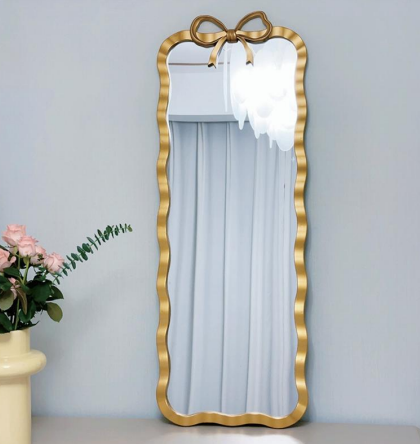 Plastic heart-shaped square full-length mirror