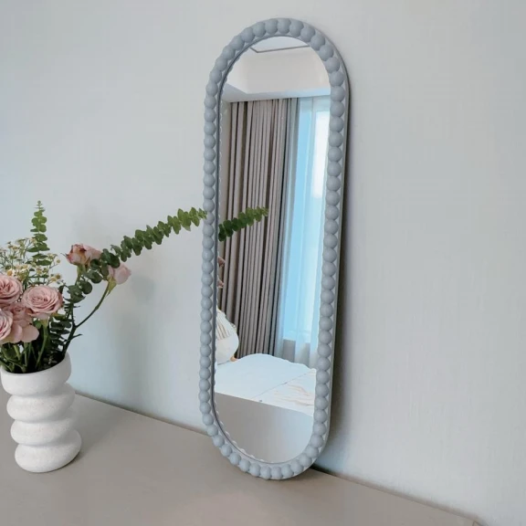 Plastic round beaded half-body mirror