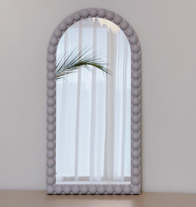 Plastic round beaded half-body mirror