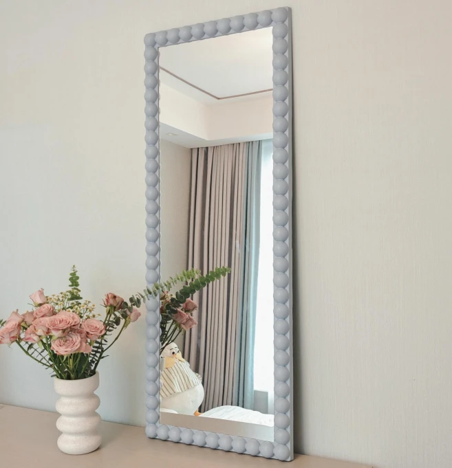 Plastic round beaded full-body mirror