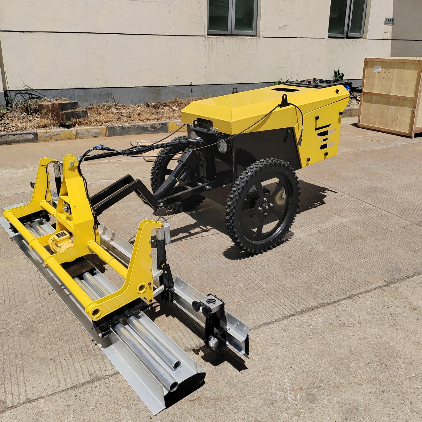 Infrared Auto-Leveling Concrete Screed Small Handheld Laser Paver for Factory Indoor