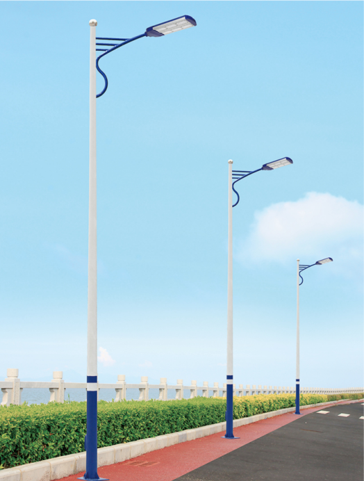 Poste de luz en carretera