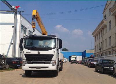 SINOTRUK HOWO A7 Chassis with 10T Crane