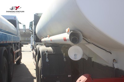 Sinotruk HOWO A7 Fuel Tank Truck