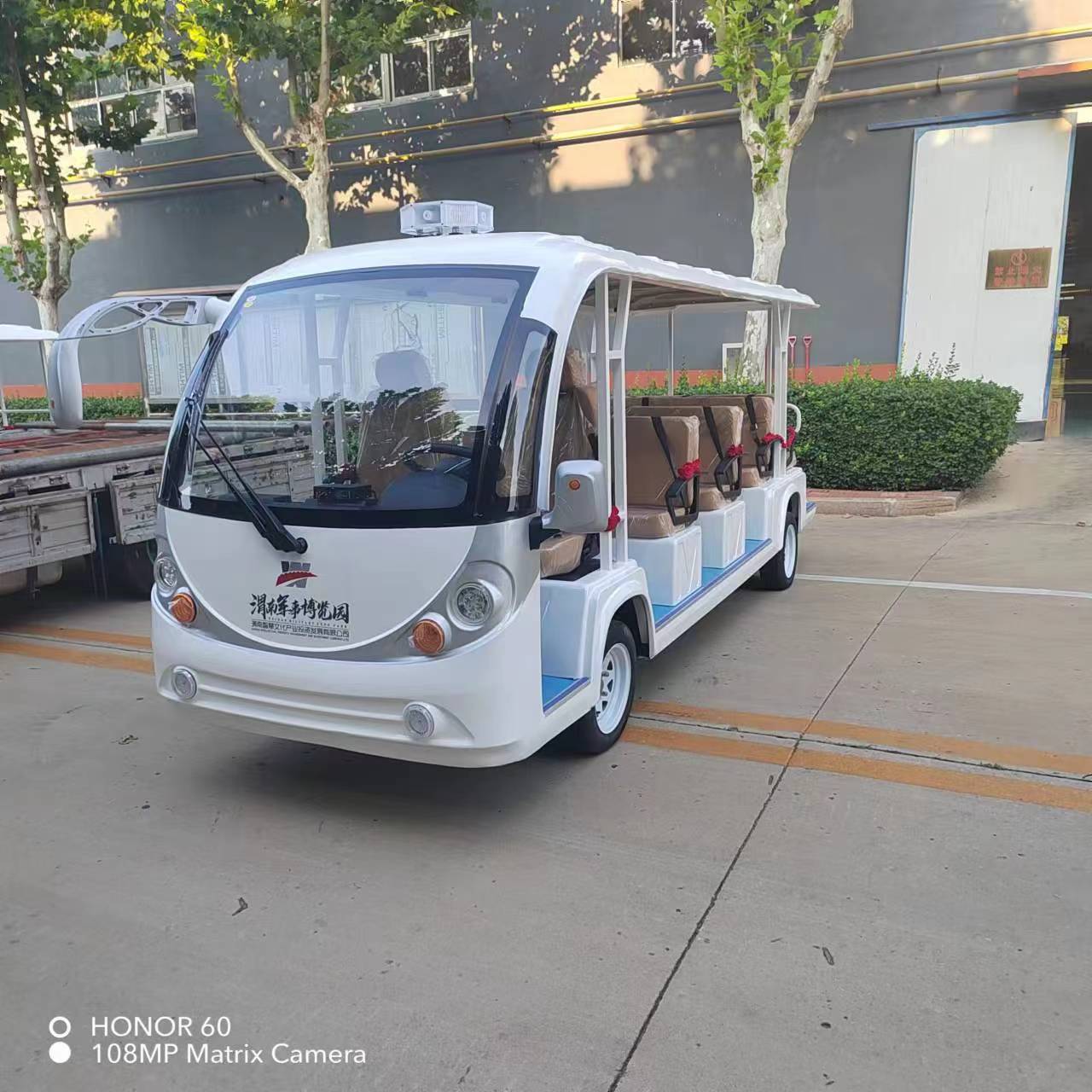 17 srats open sightseeing cart