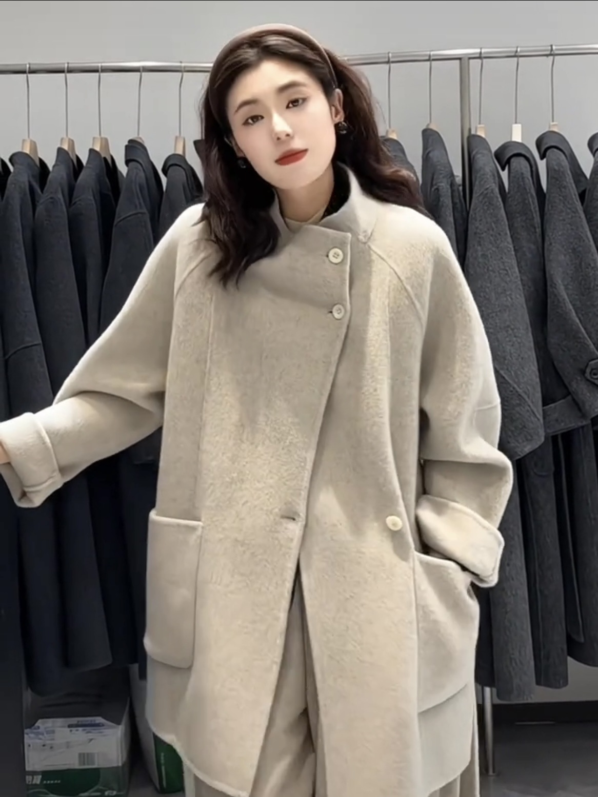 Solid-color stand-up collar single-button high-end double-sided wool and cashmere coat for women - wool and cashmere loose-fitting outerwear, new style for autumn and winter.