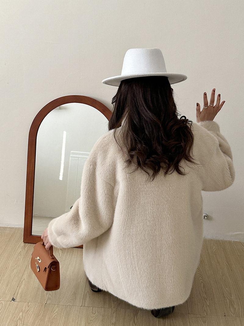 Environmentally friendly mink fur coat with integrated windproof collar and faux mink fur trim. Snowland mink coat for warmth in winter.