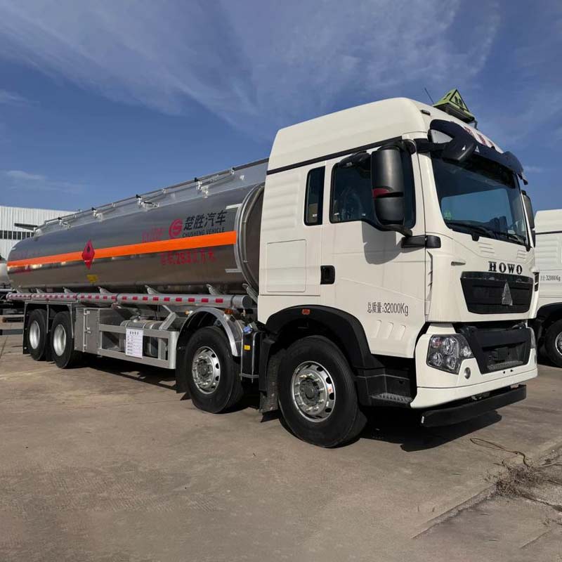 Integrated Fuel Tanker – Sinotruk HOWO 4x2