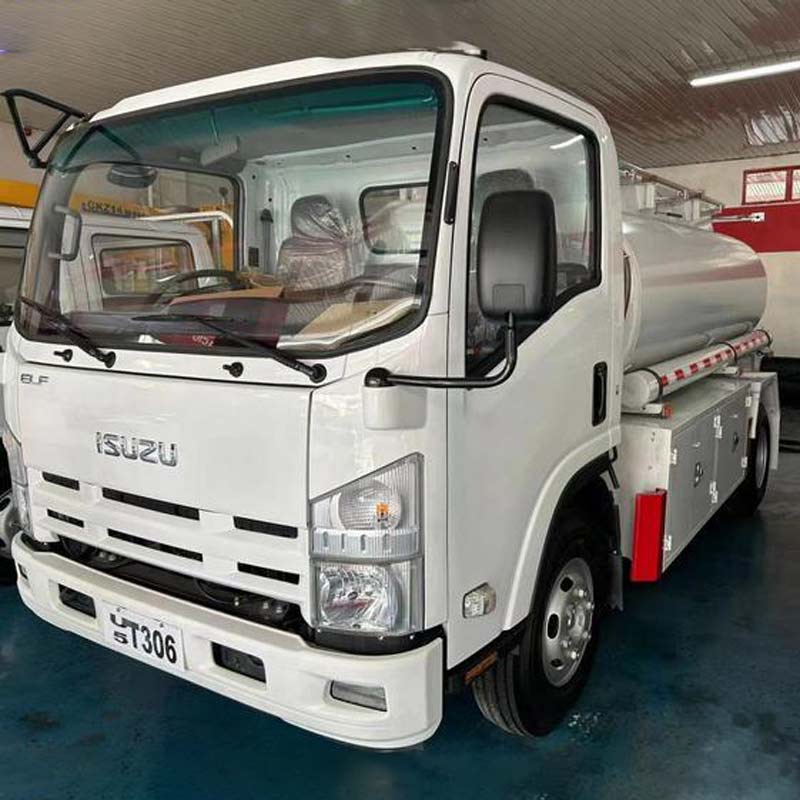 Small Fuel Tanker – Qingling ISUZU 700P 4x2