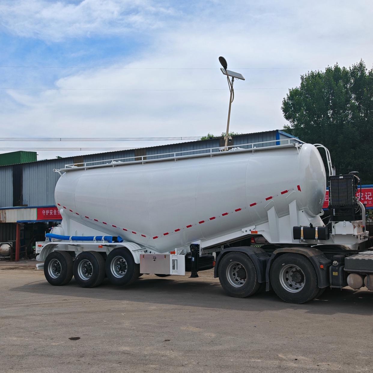 Bulk Cement Pneumatic Semi-Trailer (Powder Tanker)