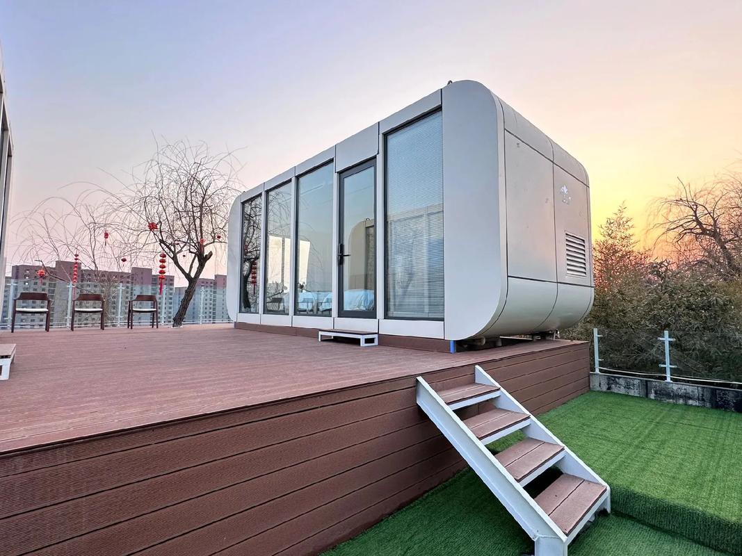 Apple Cabin Container