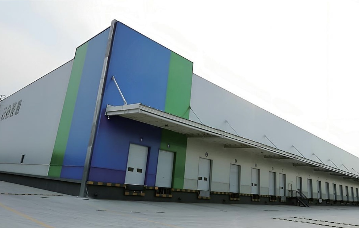 Color-coated steel warehouse with thermal insulation