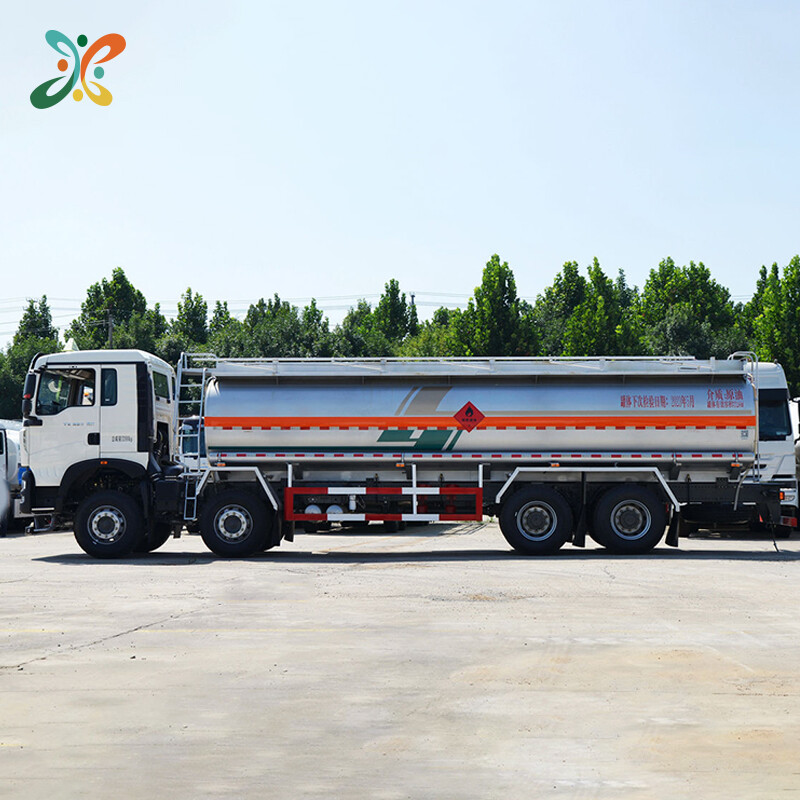 Sinotruk Howo Tanker 8x4
