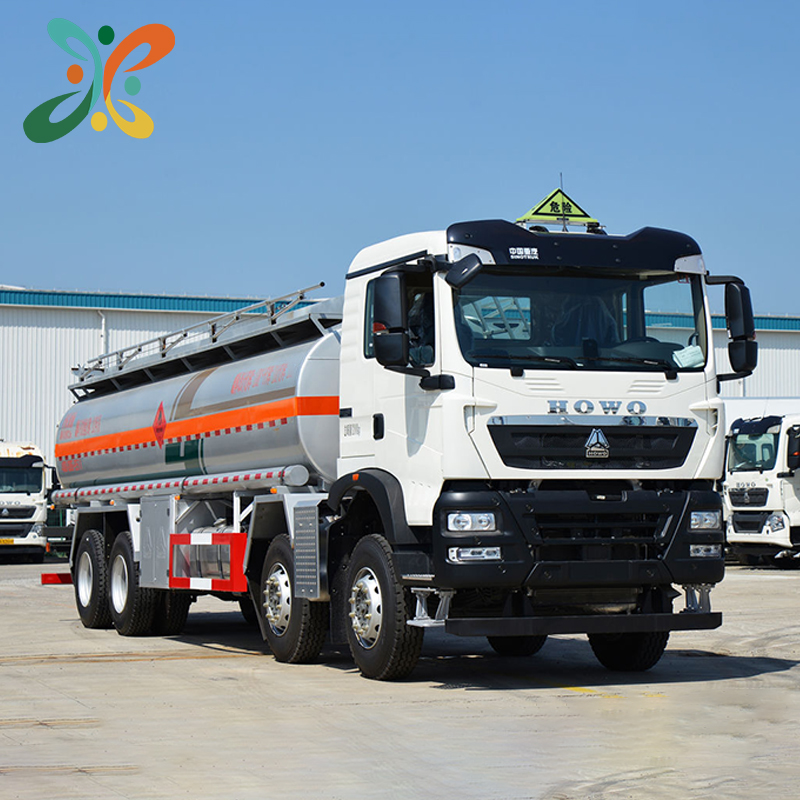 SINOTRUK HOWO 8X4 Water Tank Truck 30cbm