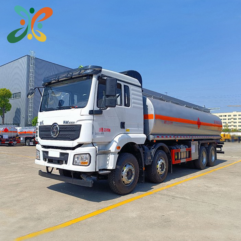 Shacman 340 horsepower 8X4 aluminum alloy oil transport vehicle