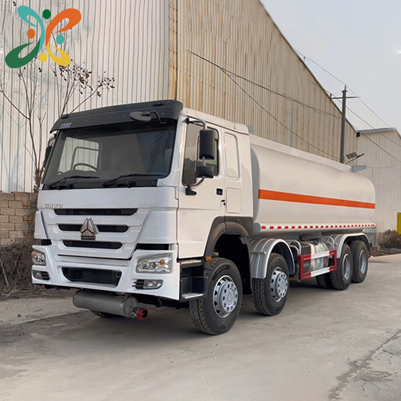 SINOTRUK HOWO 8X4 Water Tank Truck 30cbm