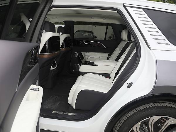 1400x1050_autohomecar__ChxoHWY5wTqAfO07ACbSawqIPkA666