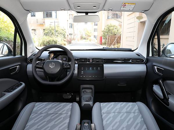 Leapmotor T03 interior (1)