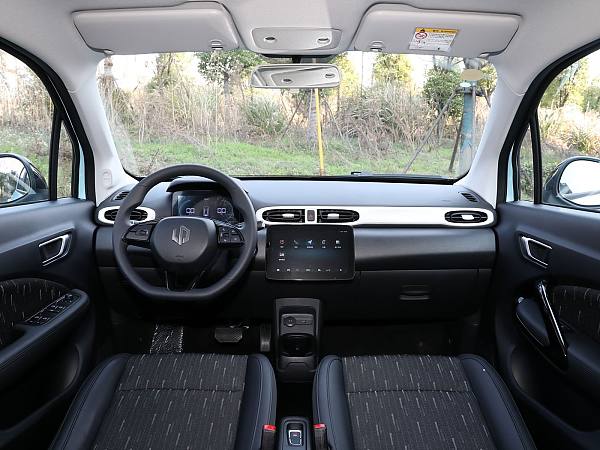 Leapmotor T03 interior (10)