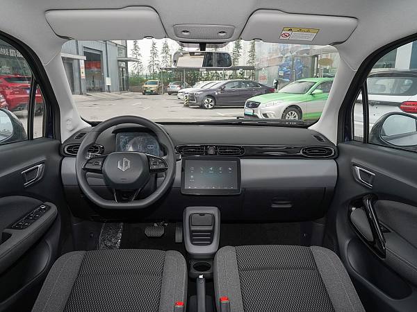 Leapmotor T03 interior (3)