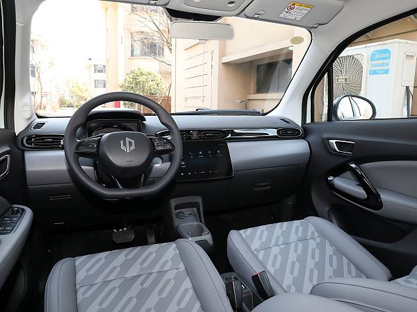 Leapmotor T03 interior (6)