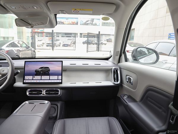 Leapmotor B10 interior (3)