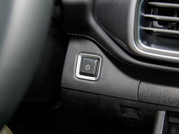 1400x1050_autohomecar__ChtlxmgRs8yAOJvTACjqItDA56Q561