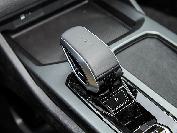 1400x1050_autohomecar__ChxknGgRs8yAIe0gACnN6W8npTI965