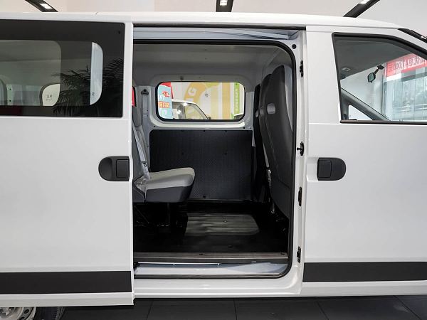 SAIC Maxus Dana V1 details (3)