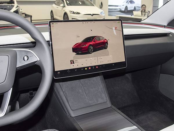 1400x1050_autohomecar__ChtlyGfSW_2AVCh_ACVSrm-Nxq8348