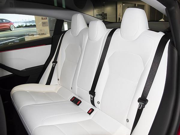 1400x1050_autohomecar__ChtlyGfSXTCAXY5rACsiYfI9z9I757