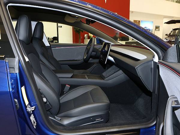 1400x1050_autohomecar__ChtlyGfURXaANCOIAB30OeoWSx0433