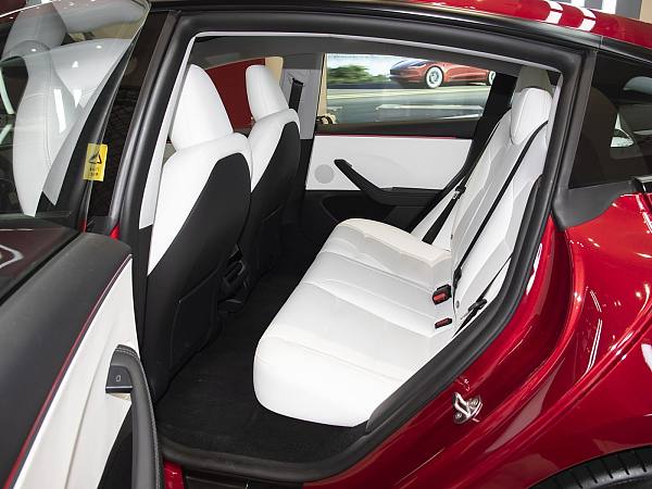 1400x1050_autohomecar__ChxknGfSXRyAItyrAB9DppfA9Dw827