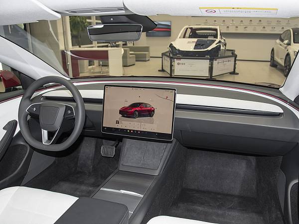 1400x1050_autohomecar__ChxoHmfSXAWAcJuDACOnK61mqTs893