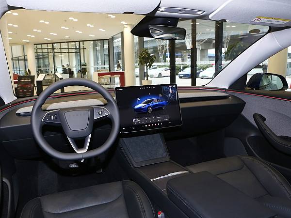 1400x1050_autohomecar__ChxoHWfURViAK55ZAB7kmA20gyA787