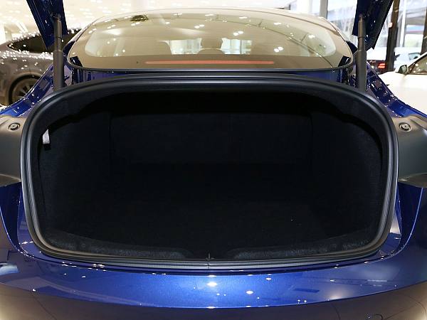 1400x1050_autohomecar__ChxoHWfURX2AUEgRABf3z3k44eM948