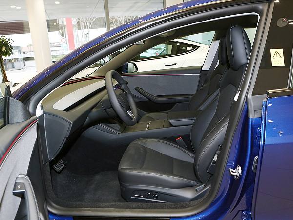 1400x1050_autohomecar__ChxoHWfURXSAZzEbACDqDNXQtfw981